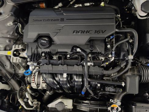Used 2025 Hyundai Elantra SEL FWD image 30