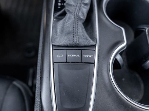 Used 2022 Toyota Camry LE FWD image 25