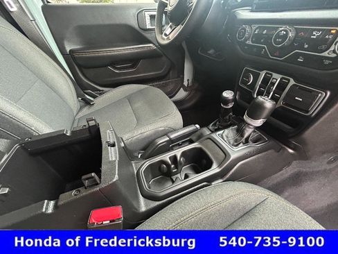 Used 2024 Jeep Wrangler Unlimited Sahara AWD/4WD image 23