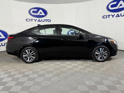 Used 2020 Nissan Versa SV image 3