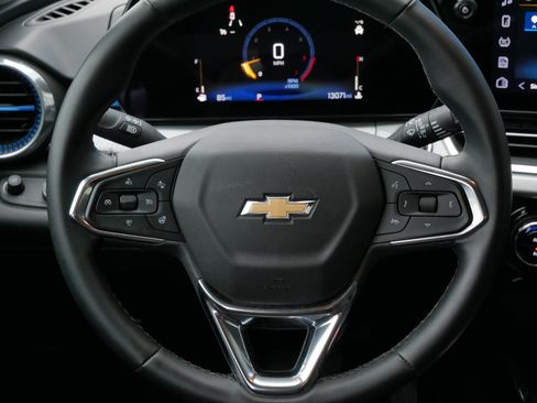 Certified 2025 Chevrolet Trax LT w/ LT Convenience Package image 12