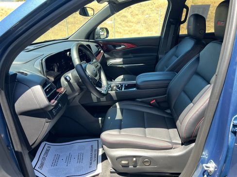 Used 2025 Chevrolet Traverse Z71 AWD/4WD image 12
