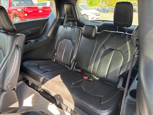 Used 2023 Chrysler Pacifica Touring-L w/ S Appearance Package FWD image 13