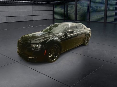 Used 2022 Chrysler 300 Touring L RWD image 4