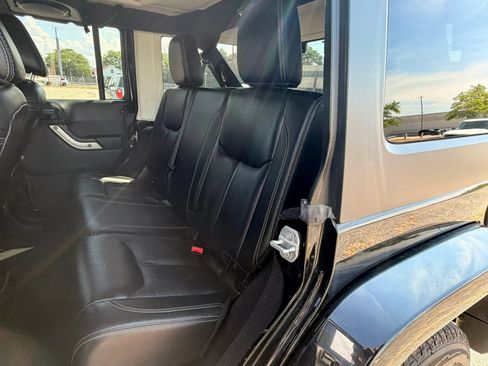 Used 2014 Jeep Wrangler Unlimited Sahara w/ Dual Top Group AWD/4WD image 21