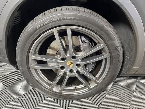 Used 2023 Porsche Cayenne AWD/4WD image 9