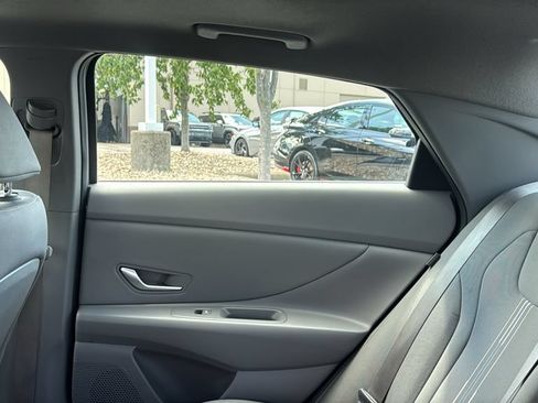 Used 2025 Hyundai Elantra SEL FWD image 26