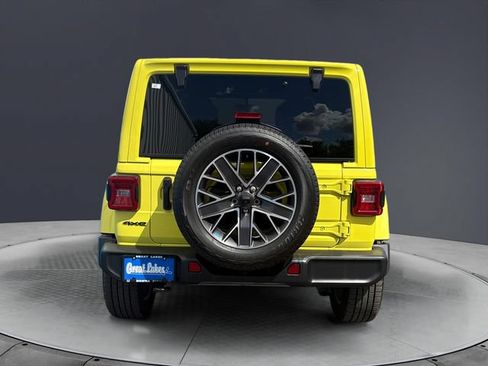 Used 2023 Jeep Wrangler Unlimited Sahara w/ Cold Weather Group AWD/4WD image 4