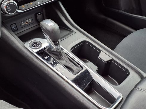 Used 2024 Nissan Sentra SV FWD image 13