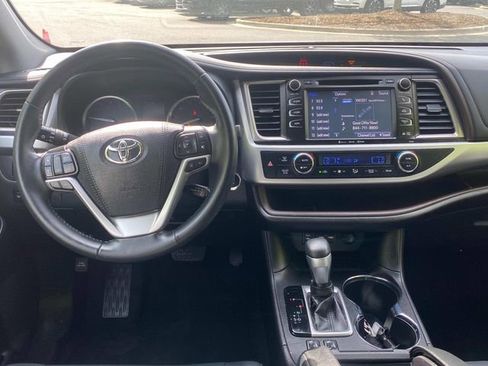 Used 2019 Toyota Highlander XLE FWD image 8