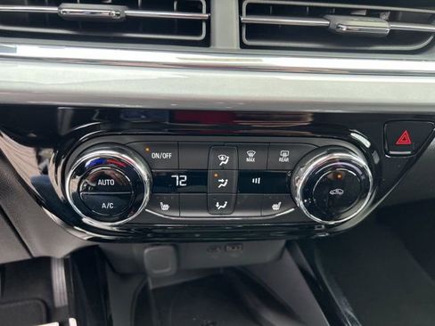 New 2026 Chevrolet Trax LT w/ Sunroof Package image 24