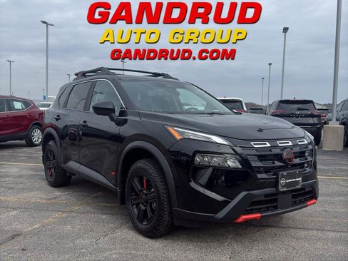 Certified 2025 Nissan Rogue SV image 1