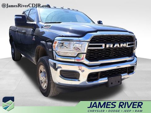 Used 2024 RAM 2500 Tradesman w/ Chrome Appearance Group AWD/4WD image 13