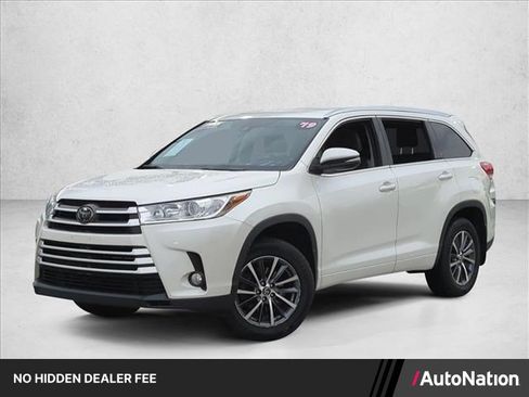 Certified 2017 Toyota Highlander XLE AWD/4WD image 1