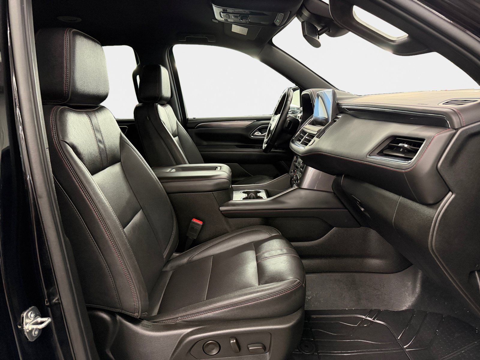 Used 2023 Chevrolet Tahoe RST w/ Luxury Package AWD/4WD image 13