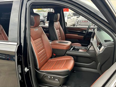 Used 2023 GMC Yukon Denali Ultimate image 9