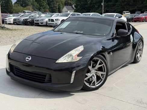 Used 2016 Nissan 370Z Coupe RWD image 3