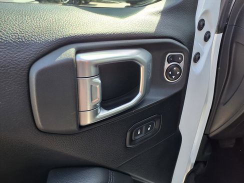 Used 2019 Jeep Wrangler Unlimited Sahara image 20