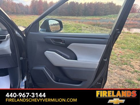 Used 2023 Toyota Highlander L image 25