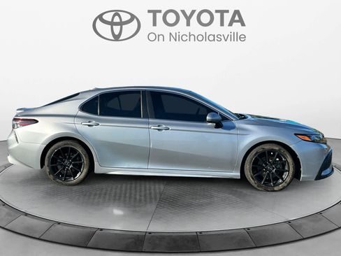 Used 2021 Toyota Camry SE FWD image 6