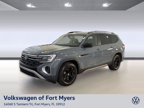 Used 2024 Volkswagen Atlas Peak Edition SEL AWD/4WD image 1