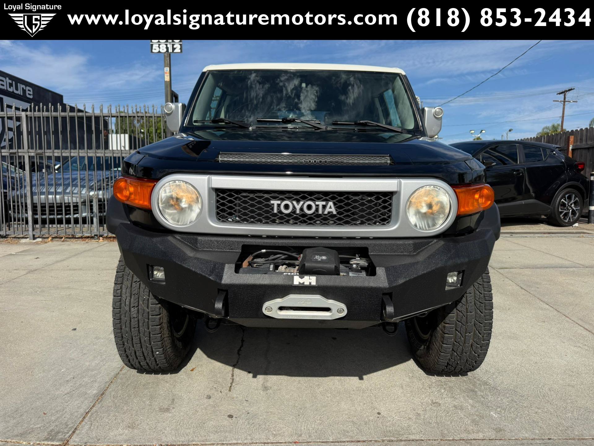 Used 2014 Toyota FJ Cruiser 4WD w/ Upgrade Package image 2