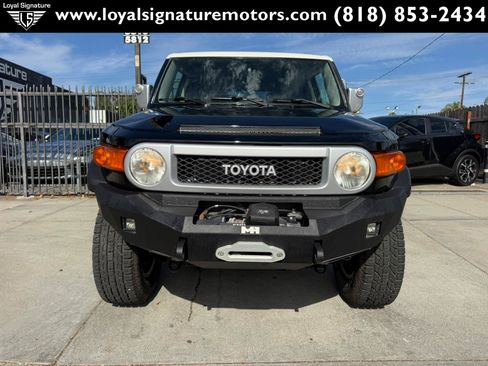 Used 2014 Toyota FJ Cruiser 4WD w/ Upgrade Package image 2