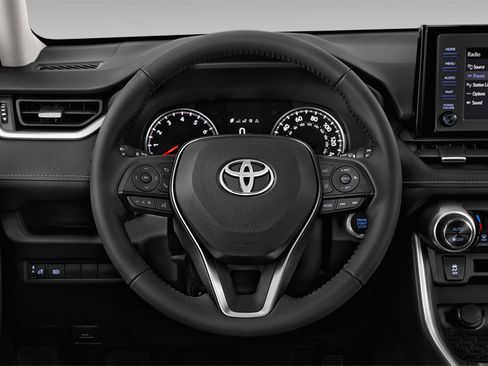 Used 2024 Toyota RAV4 XLE FWD image 8