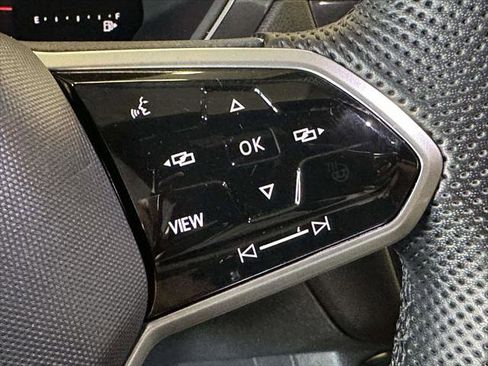 Used 2023 Volkswagen Tiguan SE R-Line image 21