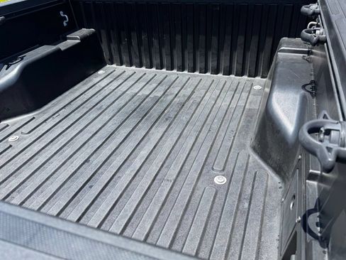 Used 2019 Toyota Tacoma TRD Sport w/ Technology Package RWD image 8