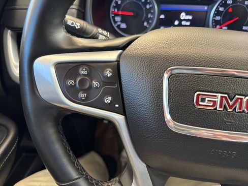 Used 2024 GMC Terrain SLT image 25