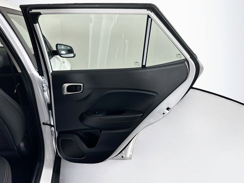 Used 2025 Hyundai Venue SEL FWD image 29