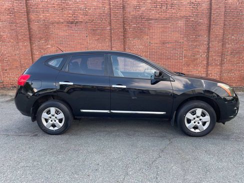 Used 2014 Nissan Rogue S FWD image 2