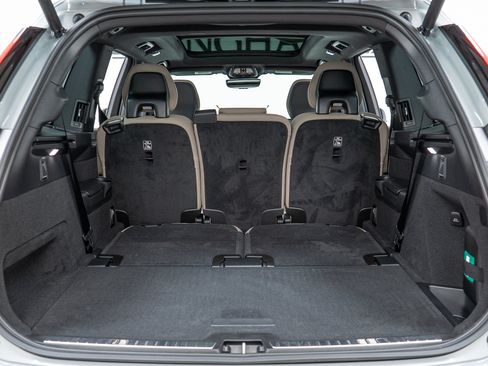 New 2026 Volvo XC90 T8 Plus w/ Protection Package Premier AWD/4WD image 10