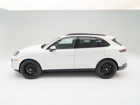 Certified 2026 Porsche Cayenne AWD/4WD image 2
