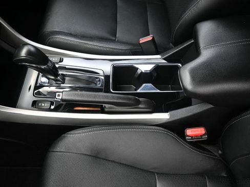 Used 2017 Honda Accord EX-L image 21