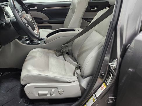 Used 2018 Toyota Highlander Limited Platinum image 25