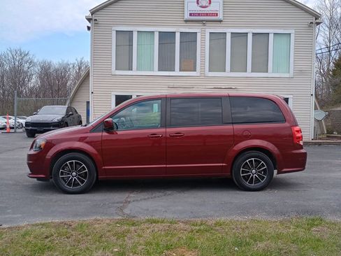Used 2018 Dodge Grand Caravan SXT w/ Driver Convenience Group image 2