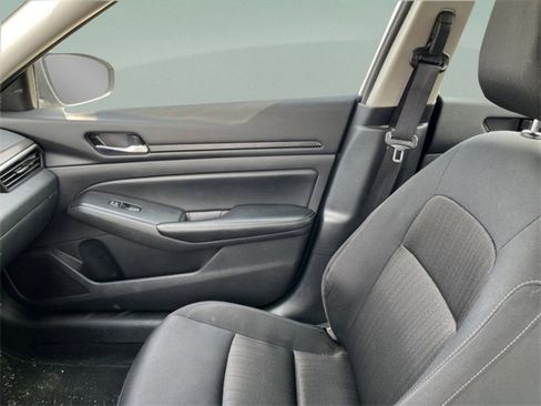 Used 2024 Nissan Altima 2.5 SV FWD image 15