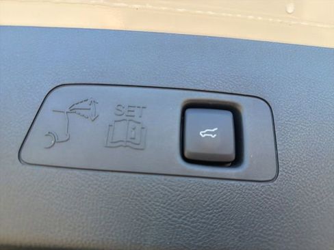 Used 2022 Lincoln Corsair AWD w/ Premium Package image 9