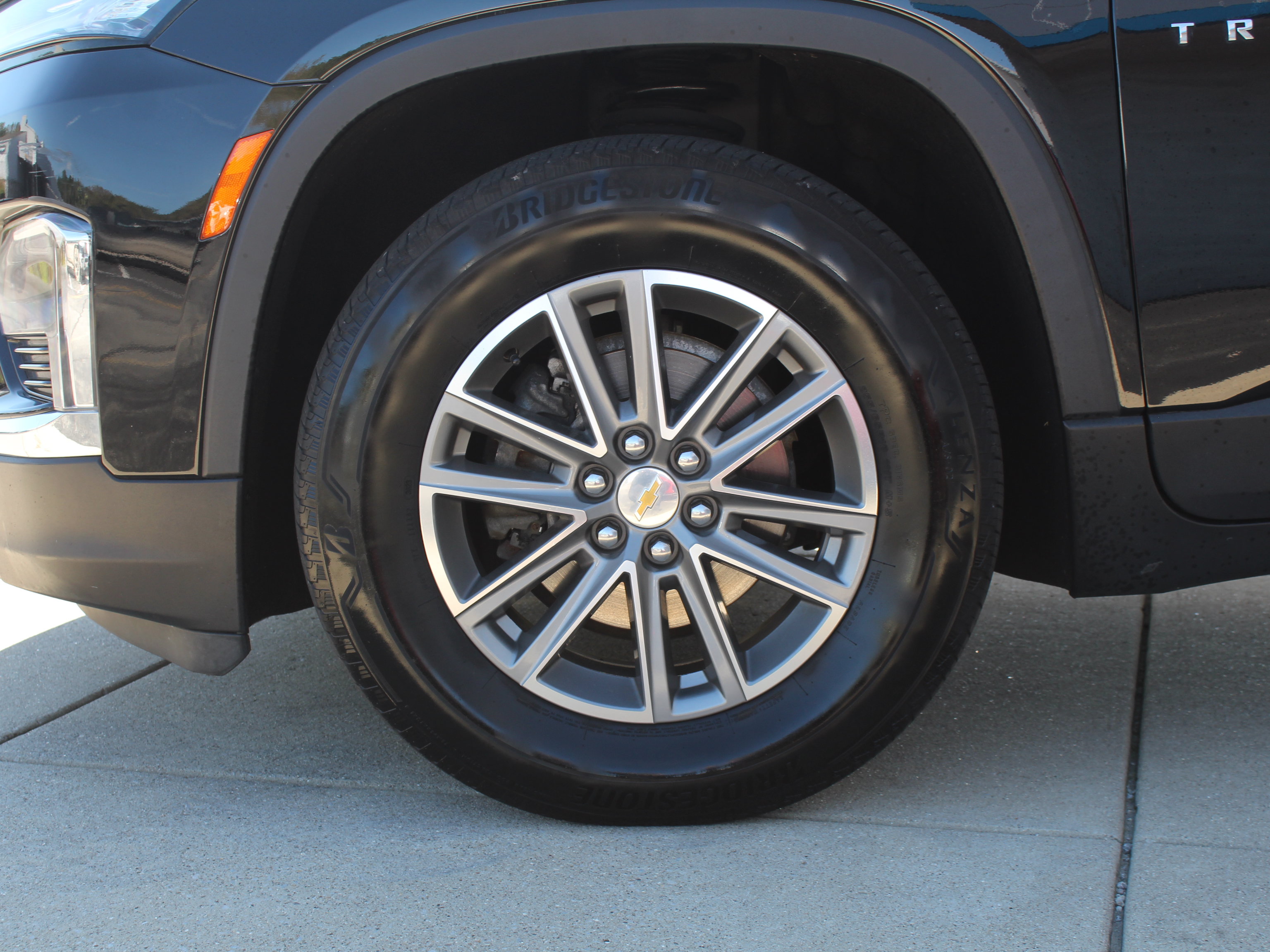 Used 2023 Chevrolet Traverse LT AWD/4WD image 34
