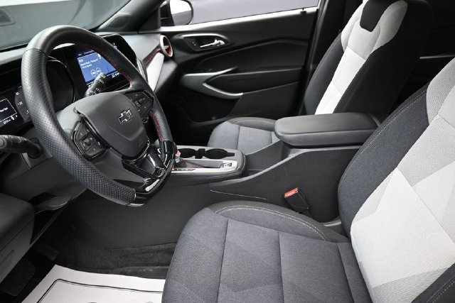 Used 2024 Chevrolet Trax RS w/ Driver Confidence Package FWD image 16