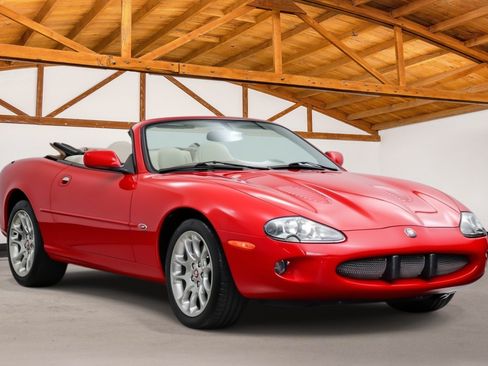Used 2000 Jaguar XK8 Convertible RWD image 7