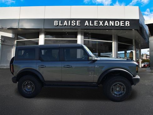 Used 2024 Ford Bronco Outer Banks AWD/4WD image 2