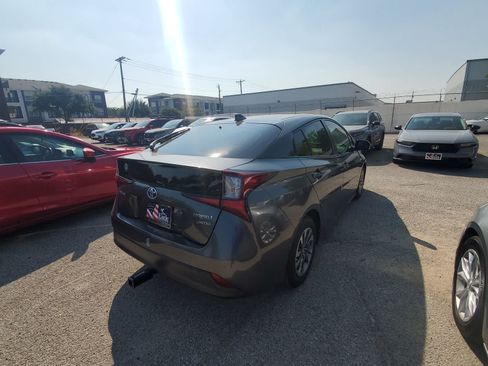Used 2019 Toyota Prius Limited w/ Premium Convenience Package FWD image 6