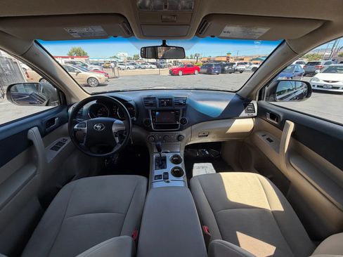 Used 2013 Toyota Highlander Plus AWD/4WD image 22