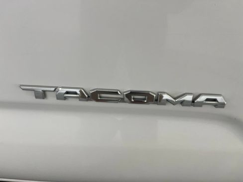 Used 2016 Toyota Tacoma SR5 AWD/4WD image 52