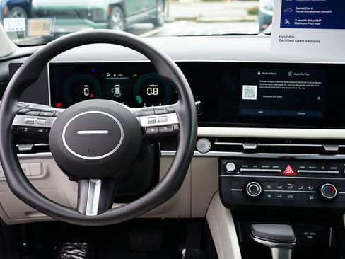 Certified 2025 Hyundai Tucson SE FWD image 16