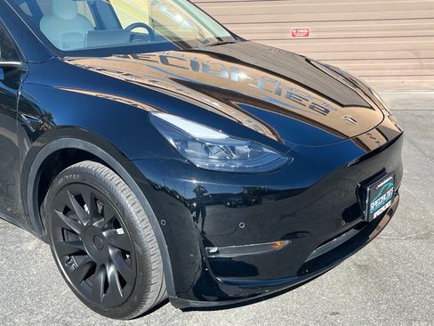 Used 2022 Tesla Model Y Long Range AWD/4WD image 10