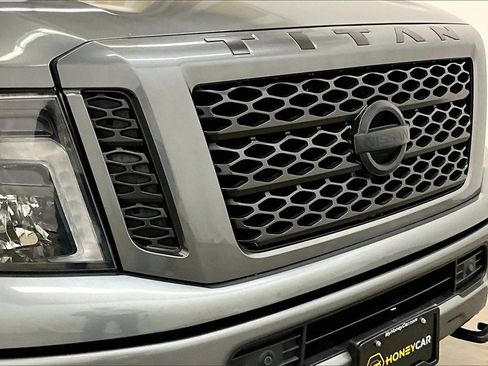 Used 2019 Nissan Titan SV w/ SV Convenience Package image 32